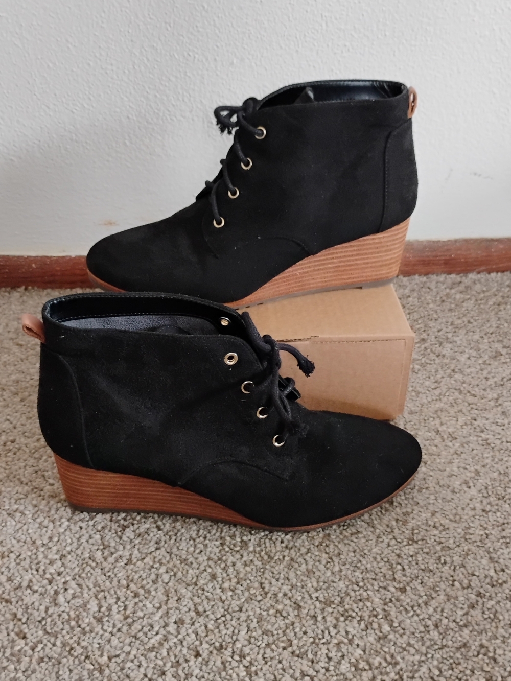 Dr. Scholl's "Dakota" blackWomen's Black Suede Lace-Up Wedge Ankle Boots